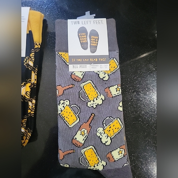 Lot Of 2 Two Left Feet Unisex Beer Lovers Socks Beer Here & If You Can Read This - Picture 6 of 8